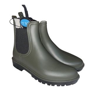 NEVER WORN Green Rainboots